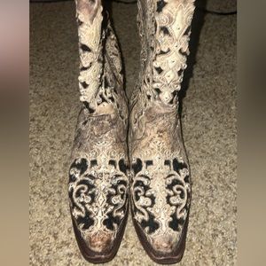 Leather and glitter and sequences great quality and only worn a couple times